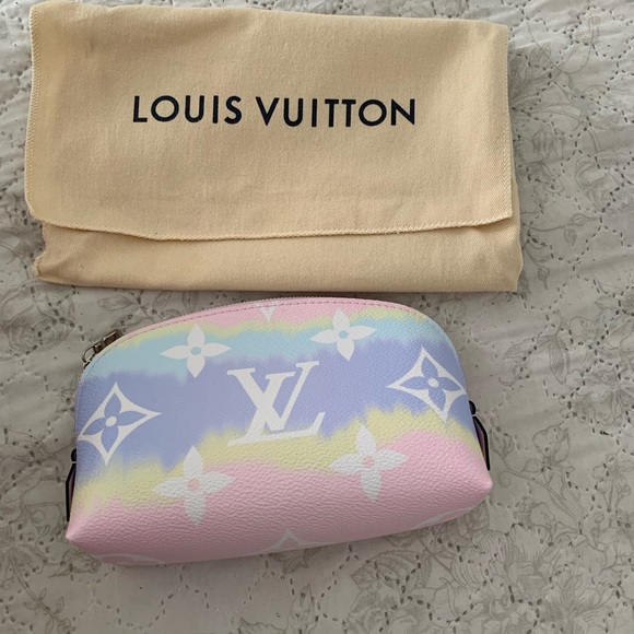 Louis Vuitton Cosmetic Pouch - Picture 2 of 13